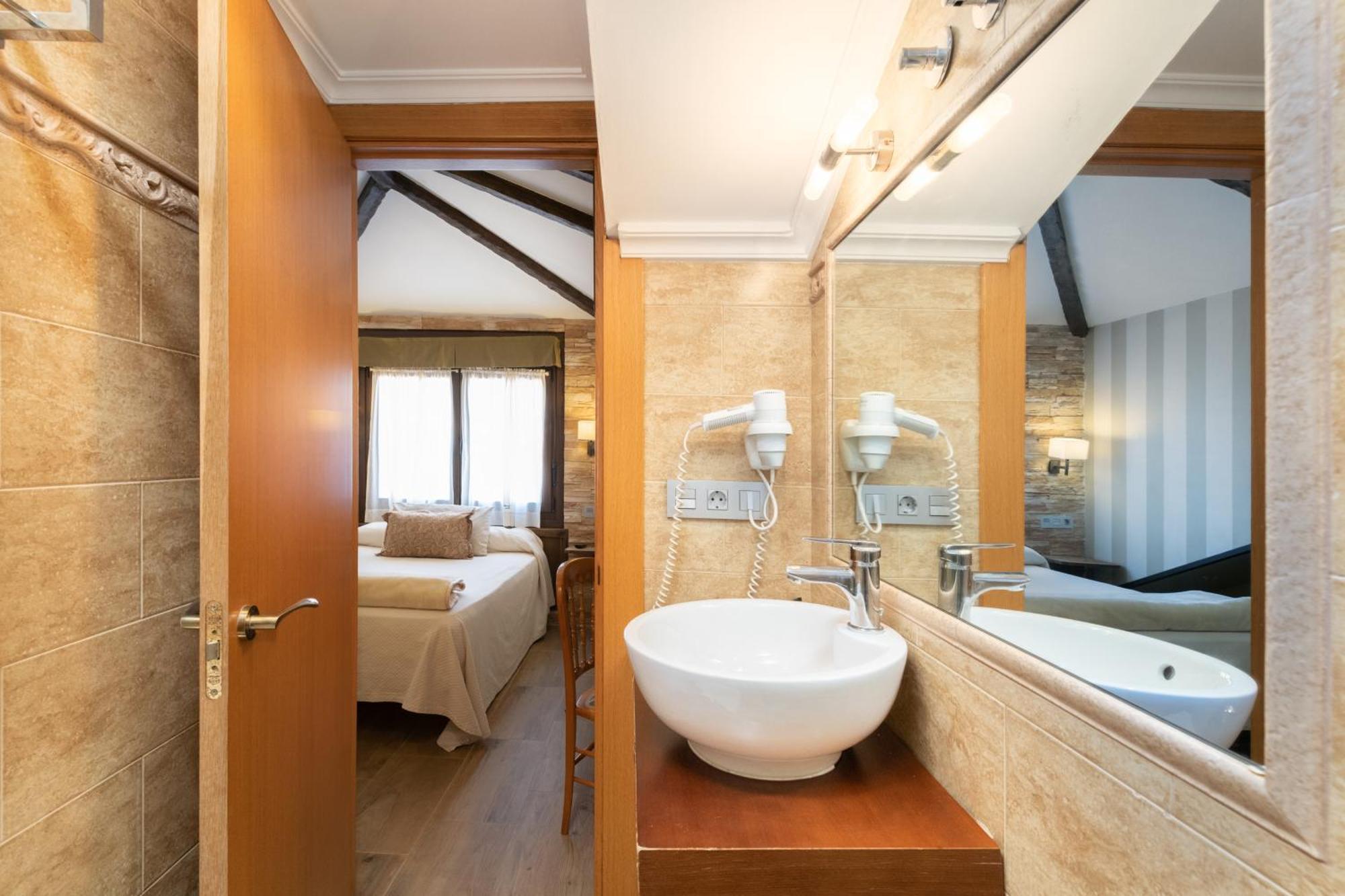 Cimavilla Rooms Gijón Eksteriør bilde